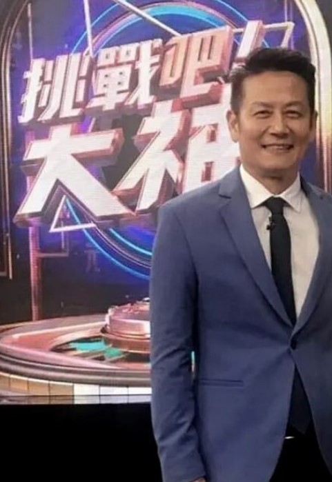 泄密流出反差婊眼镜御姐徐艺然被视频网友财子哥宾馆捆绑调教小逼逼还如处女般粉嫩粉 - 四色