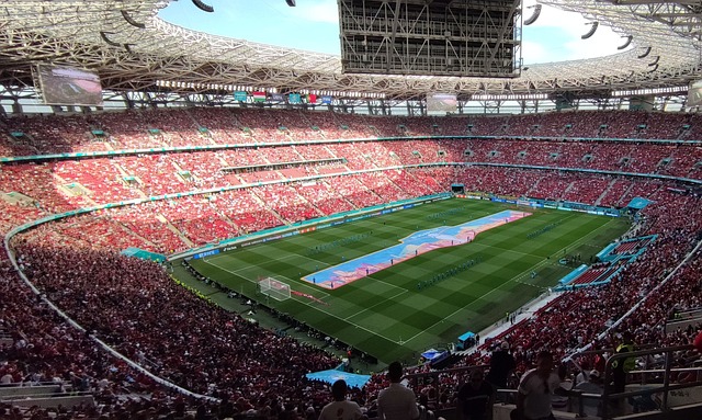 中继续保持 中继续保持